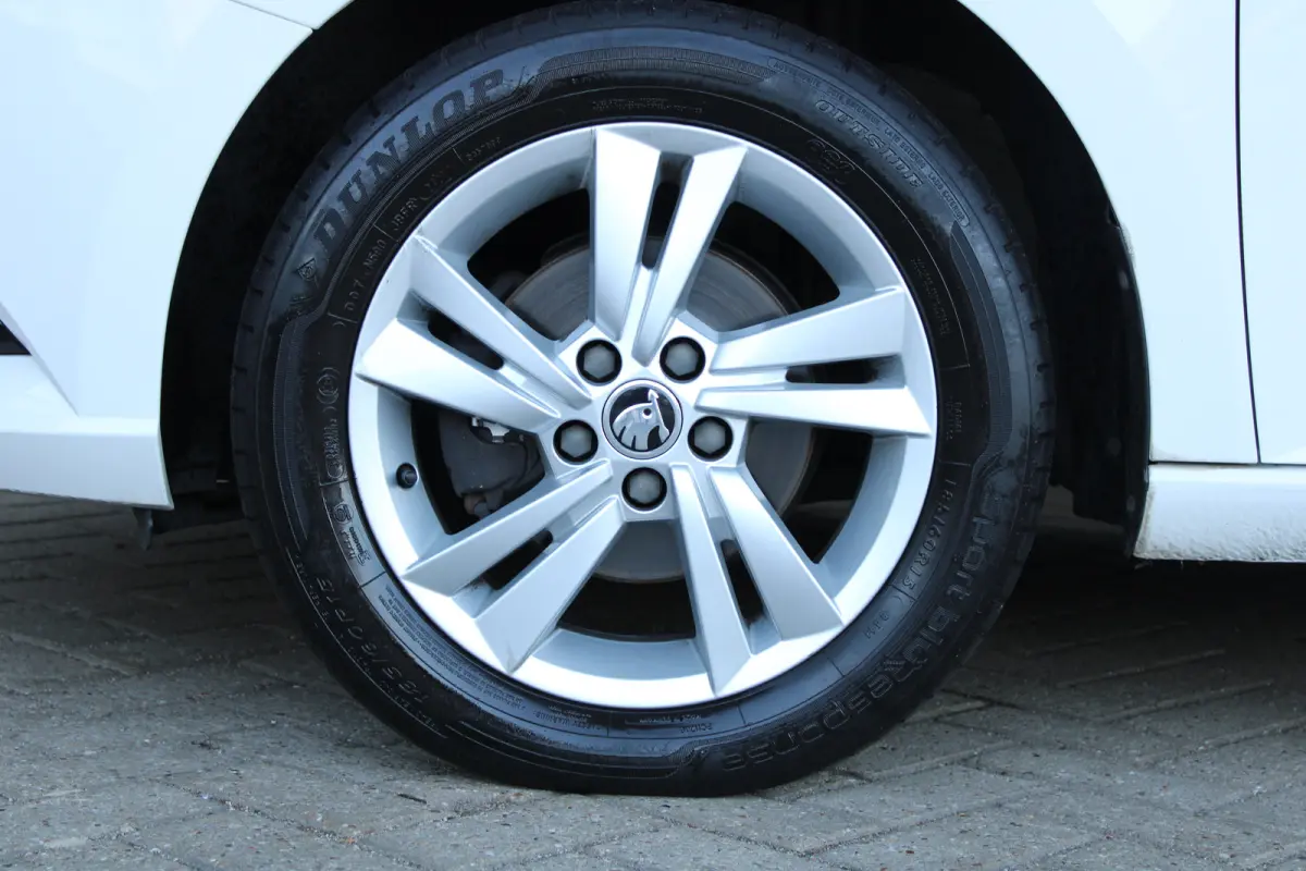 1.0 TSI Business Edition | Parkeersensoren achter | Climate control | Cruise control | Apple carplay & Android auto |