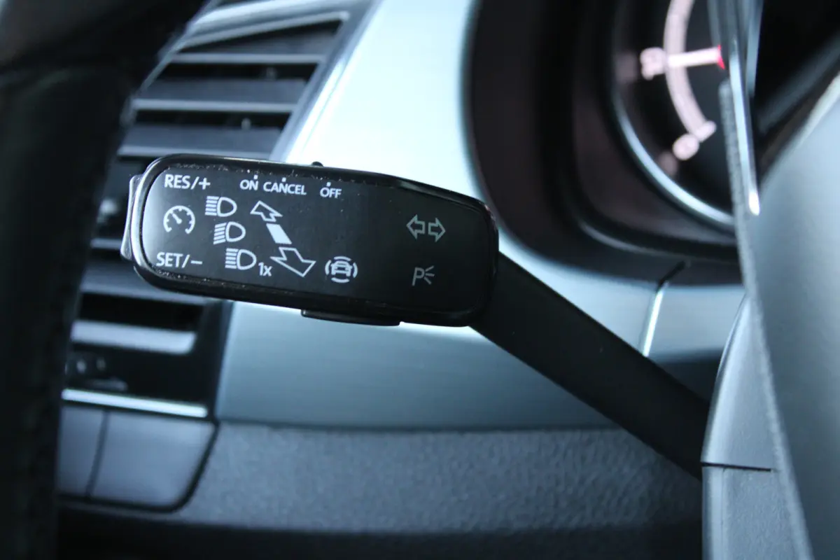 1.0 TSI Business Edition | Parkeersensoren achter | Climate control | Cruise control | Apple carplay & Android auto |