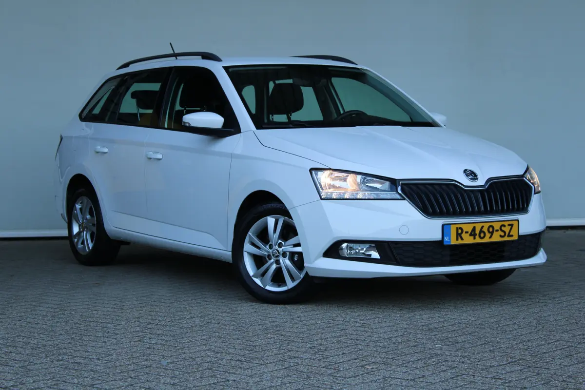 1.0 TSI Business Edition | Parkeersensoren achter | Climate control | Cruise control | Apple carplay & Android auto |