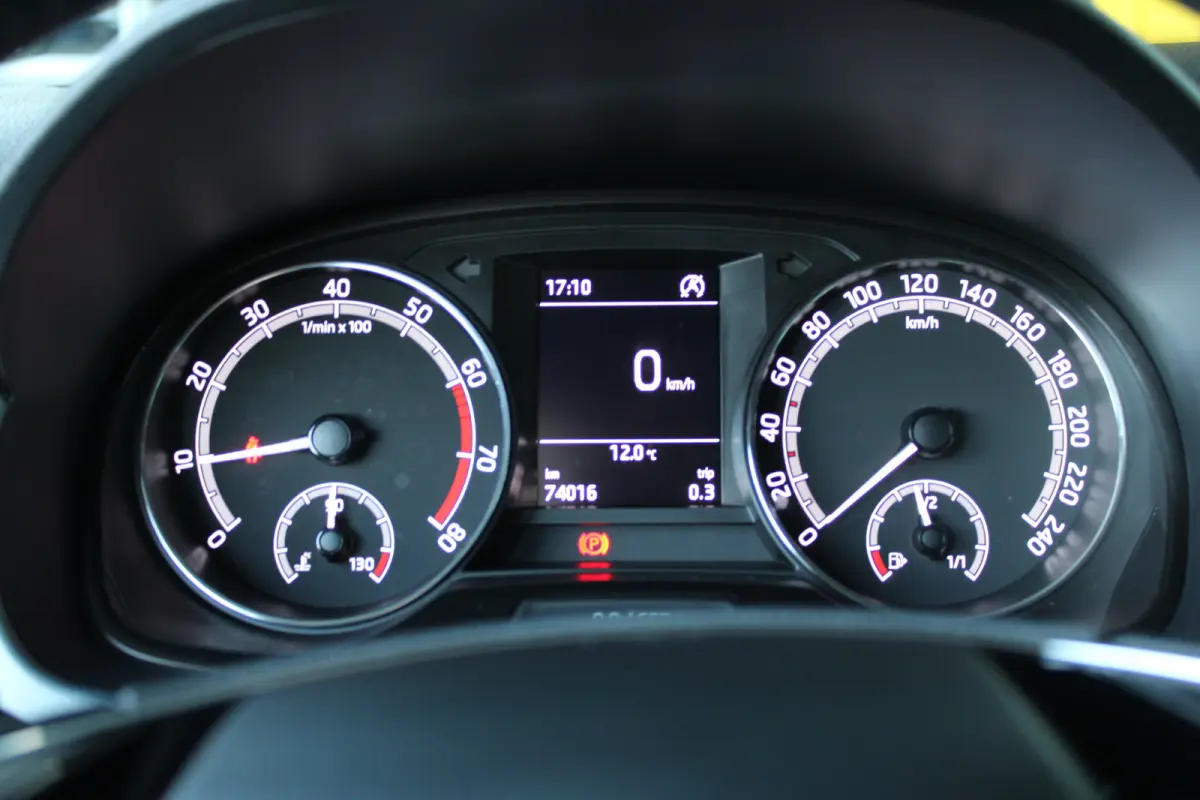 1.0 TSI Business Edition | Parkeersensoren achter | Climate control | Cruise control | Apple carplay & Android auto |
