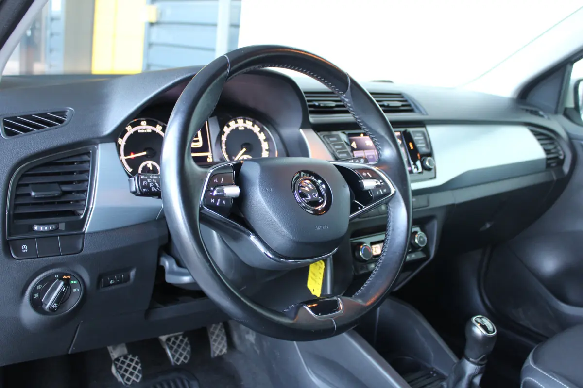 1.0 TSI Business Edition | Parkeersensoren achter | Climate control | Cruise control | Apple carplay & Android auto |