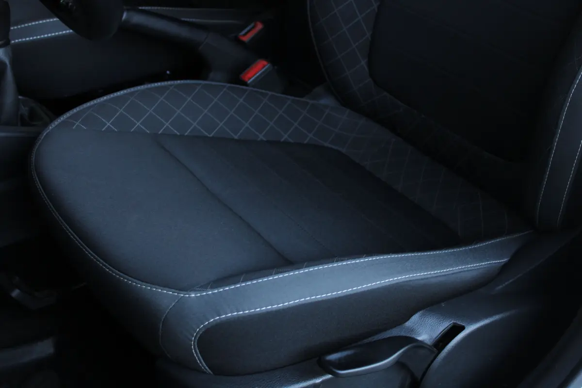 1.0 TSI Business Edition | Parkeersensoren achter | Climate control | Cruise control | Apple carplay & Android auto |
