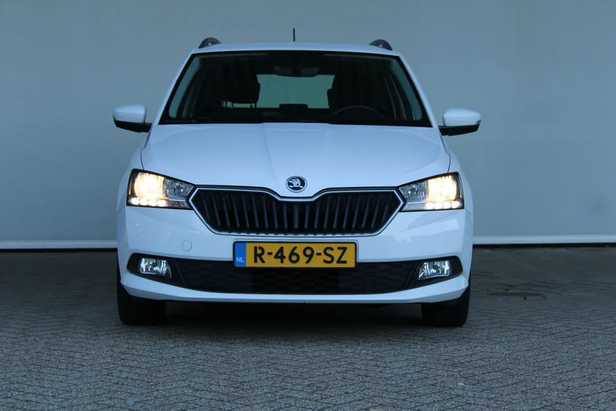 1.0 TSI Business Edition | Parkeersensoren achter | Climate control | Cruise control | Apple carplay & Android auto |