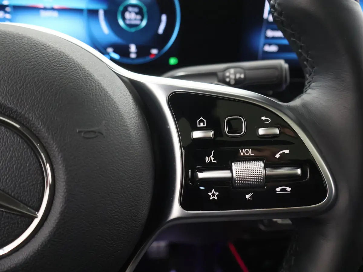 250 4MATIC Premium Plus | Trekhaak | Panoramadak | Burmester | Head Up display | Night | 360 graden camera |