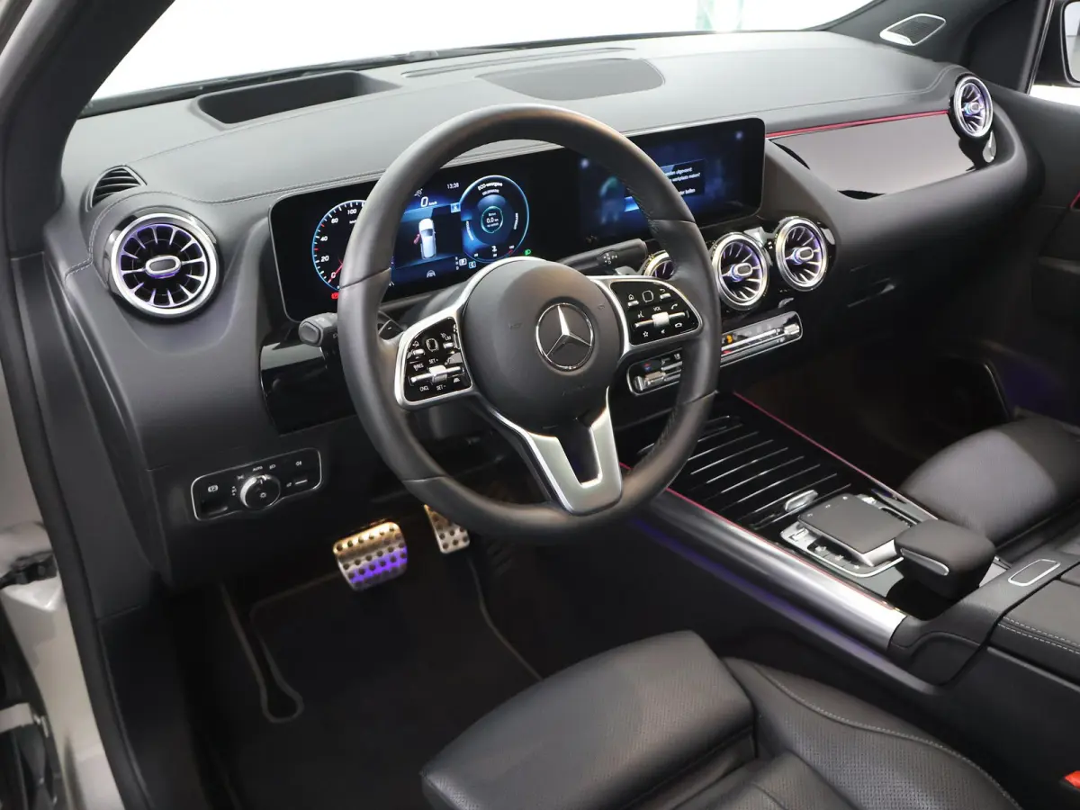 250 4MATIC Premium Plus | Trekhaak | Panoramadak | Burmester | Head Up display | Night | 360 graden camera |