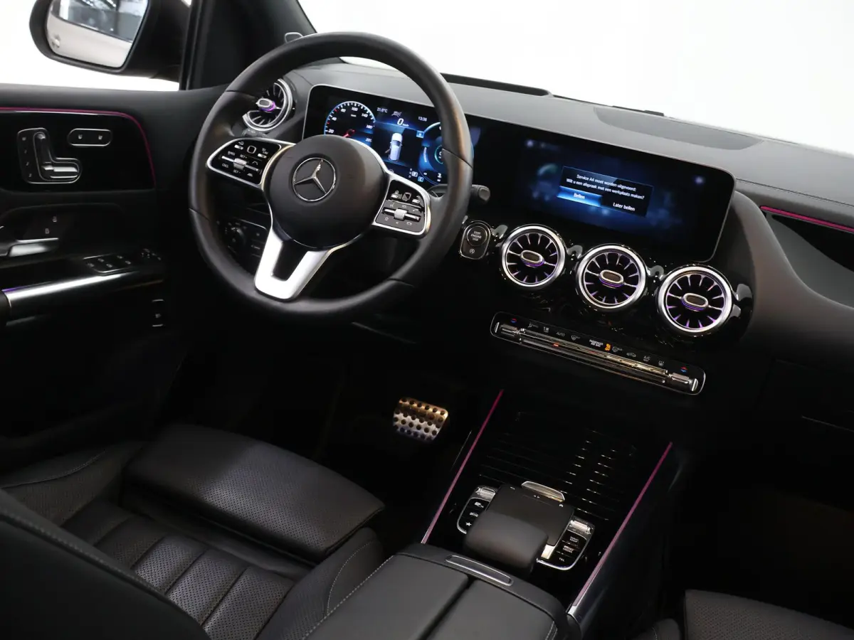 250 4MATIC Premium Plus | Trekhaak | Panoramadak | Burmester | Head Up display | Night | 360 graden camera |