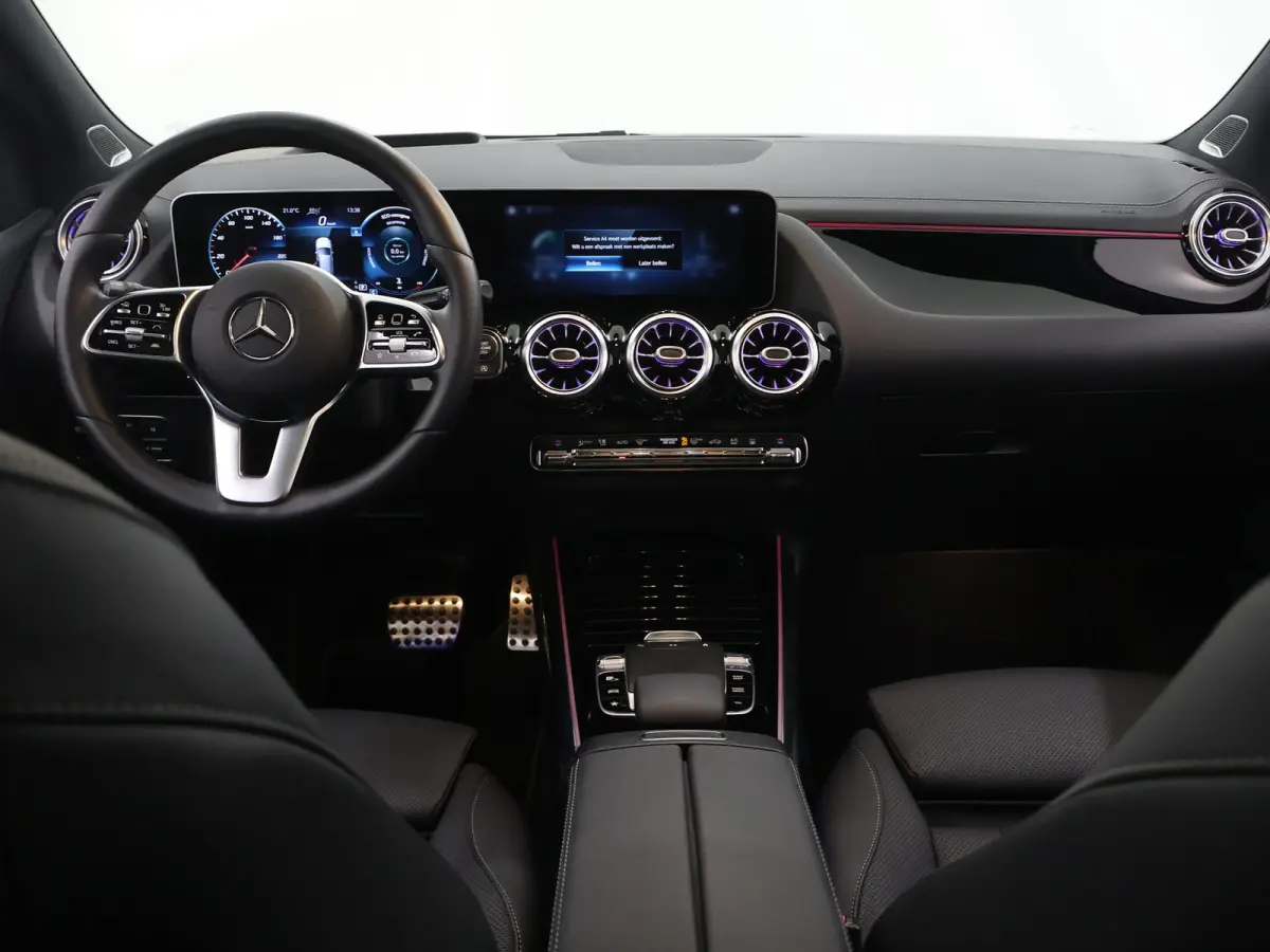 250 4MATIC Premium Plus | Trekhaak | Panoramadak | Burmester | Head Up display | Night | 360 graden camera |