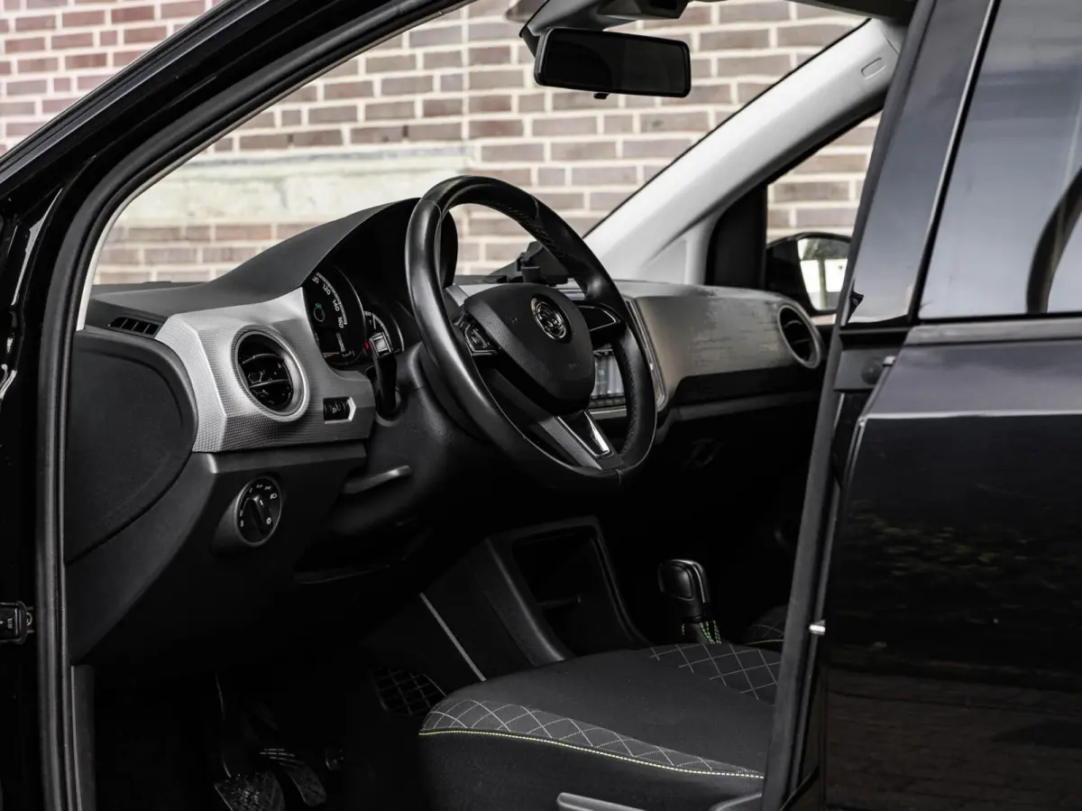 EV Style | SOH 95% | Cruise Control | Stoelverwarming | Verwarmde Voorruit | Climatronic | Parkeersensor | 16" | Dealeronderhouden