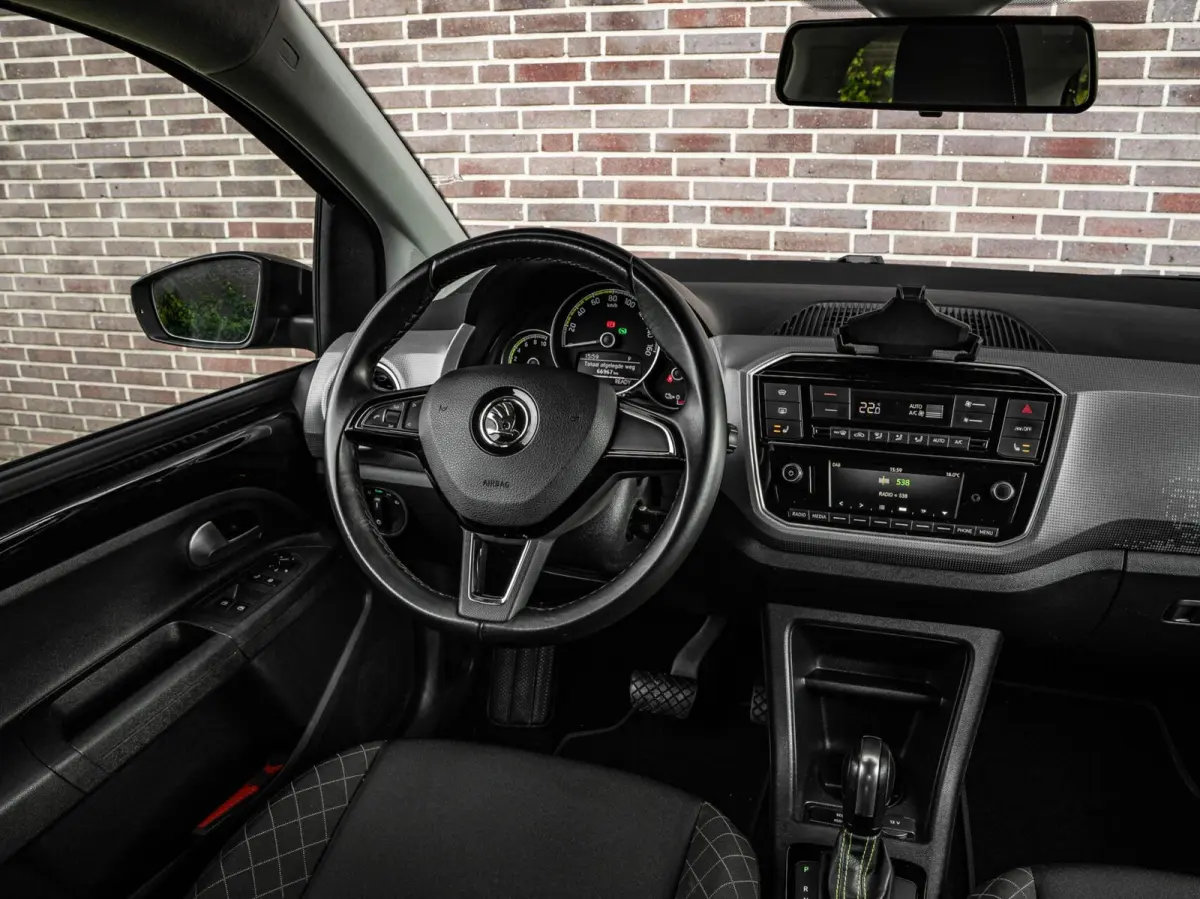EV Style | SOH 95% | Cruise Control | Stoelverwarming | Verwarmde Voorruit | Climatronic | Parkeersensor | 16" | Dealeronderhouden