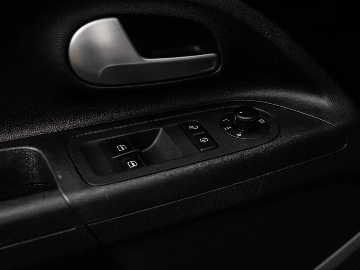 EV Style | SOH 95% | Cruise Control | Stoelverwarming | Verwarmde Voorruit | Climatronic | Parkeersensor | 16" | Dealeronderhouden