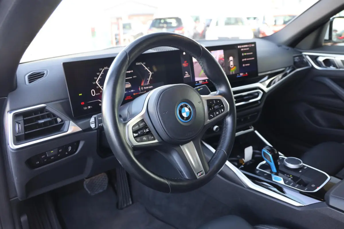 eDrive40 High Executive 84 kWh|SOH 94.5%|Schuifdak|Camera|Laser|