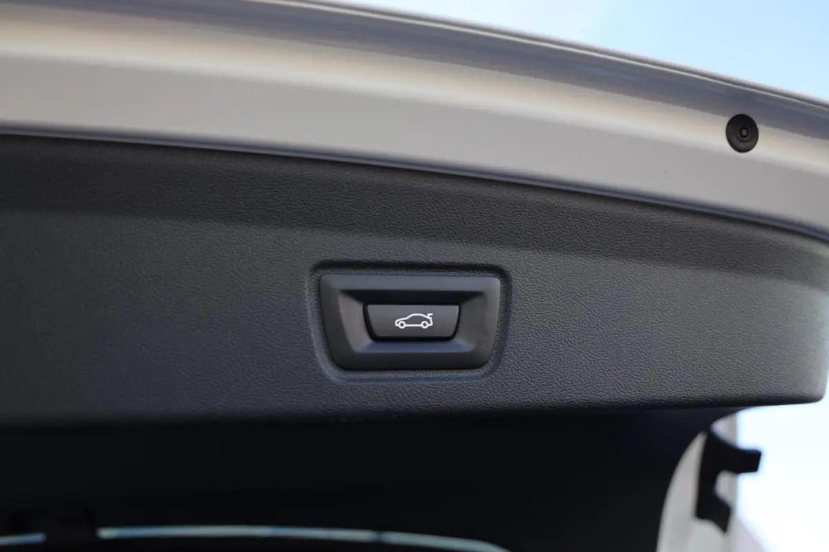 eDrive40 High Executive 84 kWh|SOH 94.5%|Schuifdak|Camera|Laser|