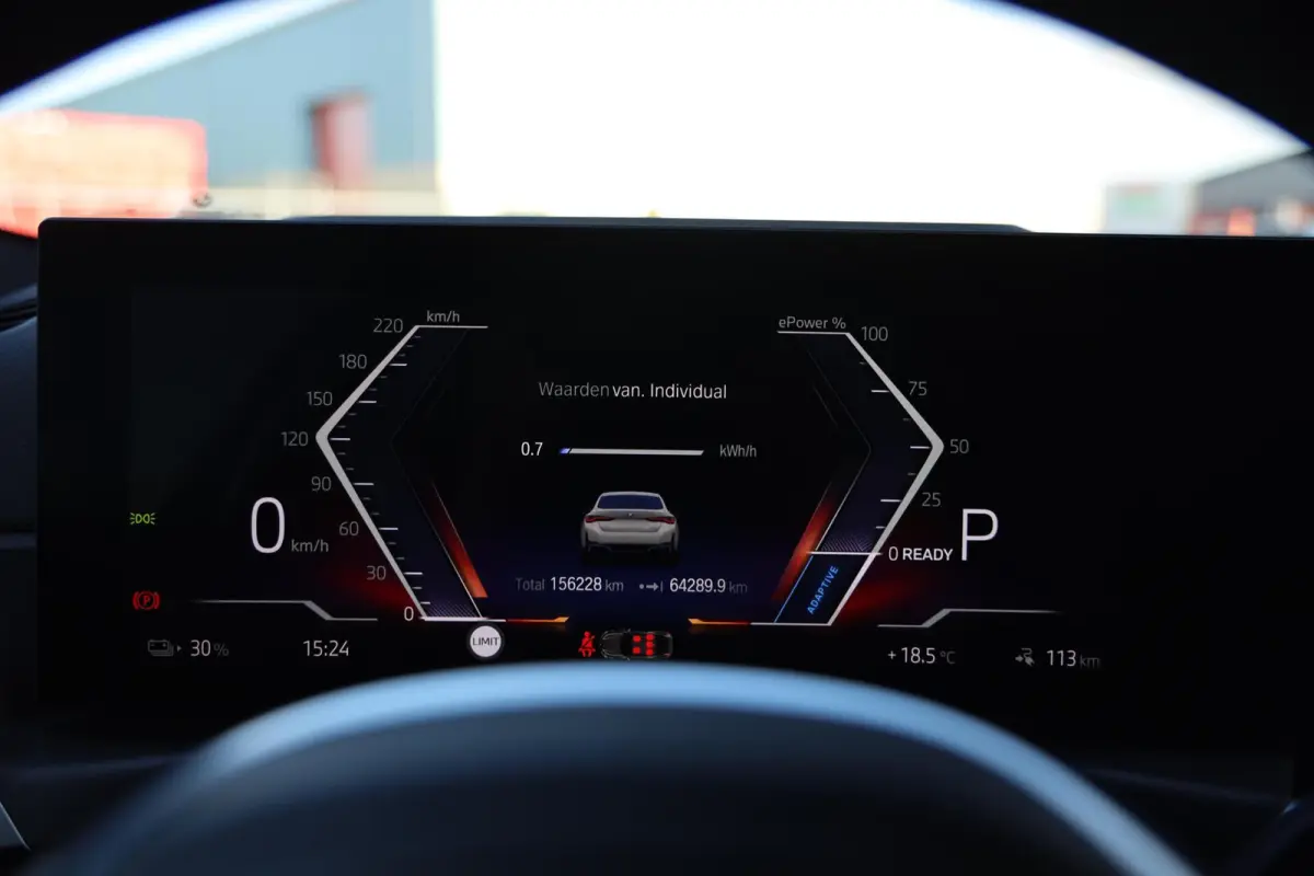 eDrive40 High Executive 84 kWh|SOH 94.5%|Schuifdak|Camera|Laser|