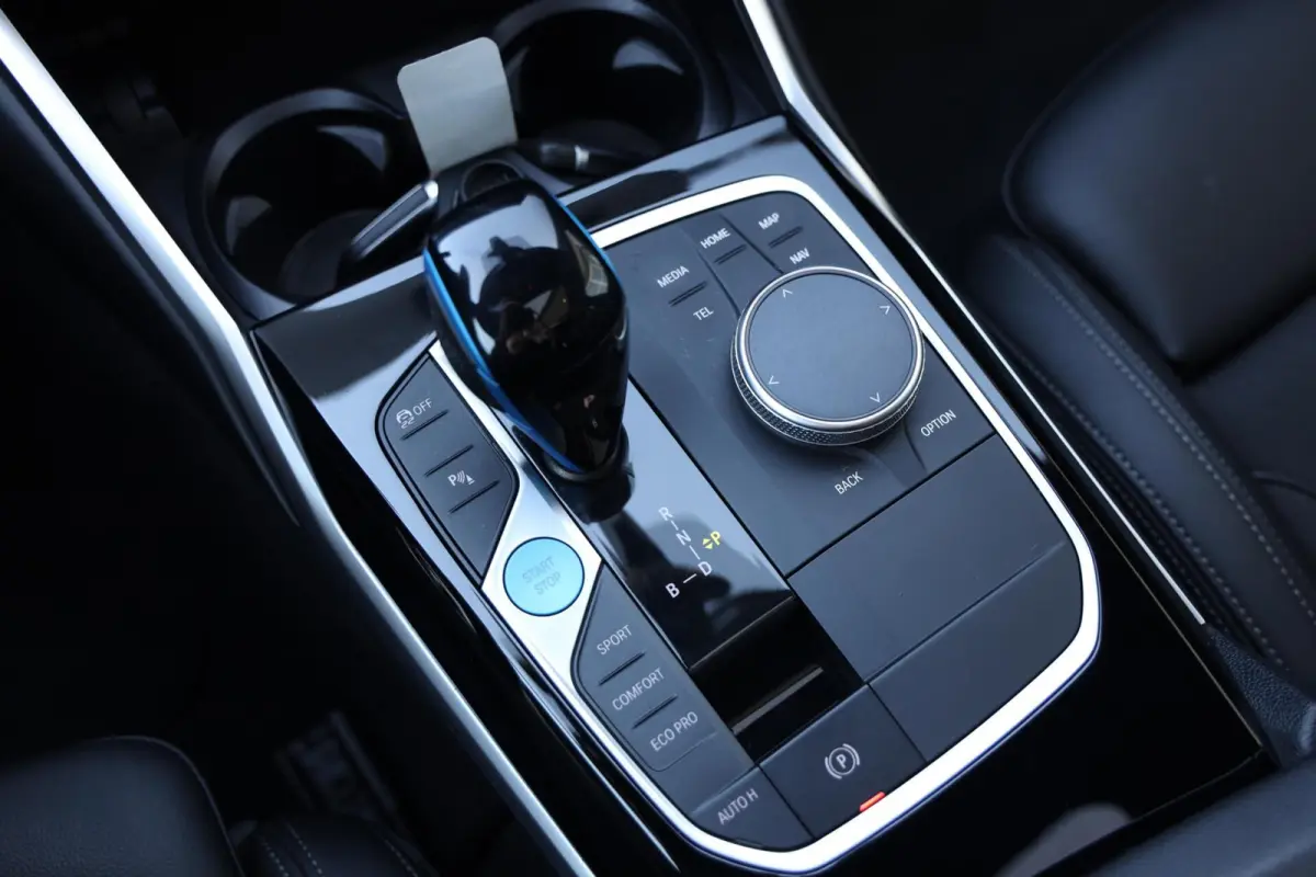 eDrive40 High Executive 84 kWh|SOH 94.5%|Schuifdak|Camera|Laser|