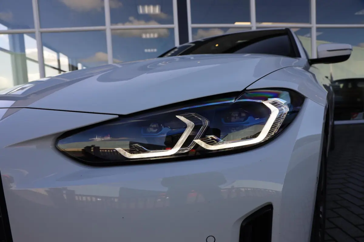 eDrive40 High Executive 84 kWh|SOH 94.5%|Schuifdak|Camera|Laser|
