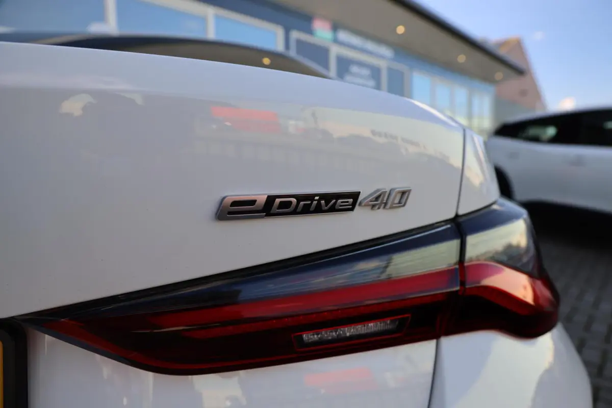 eDrive40 High Executive 84 kWh|SOH 94.5%|Schuifdak|Camera|Laser|