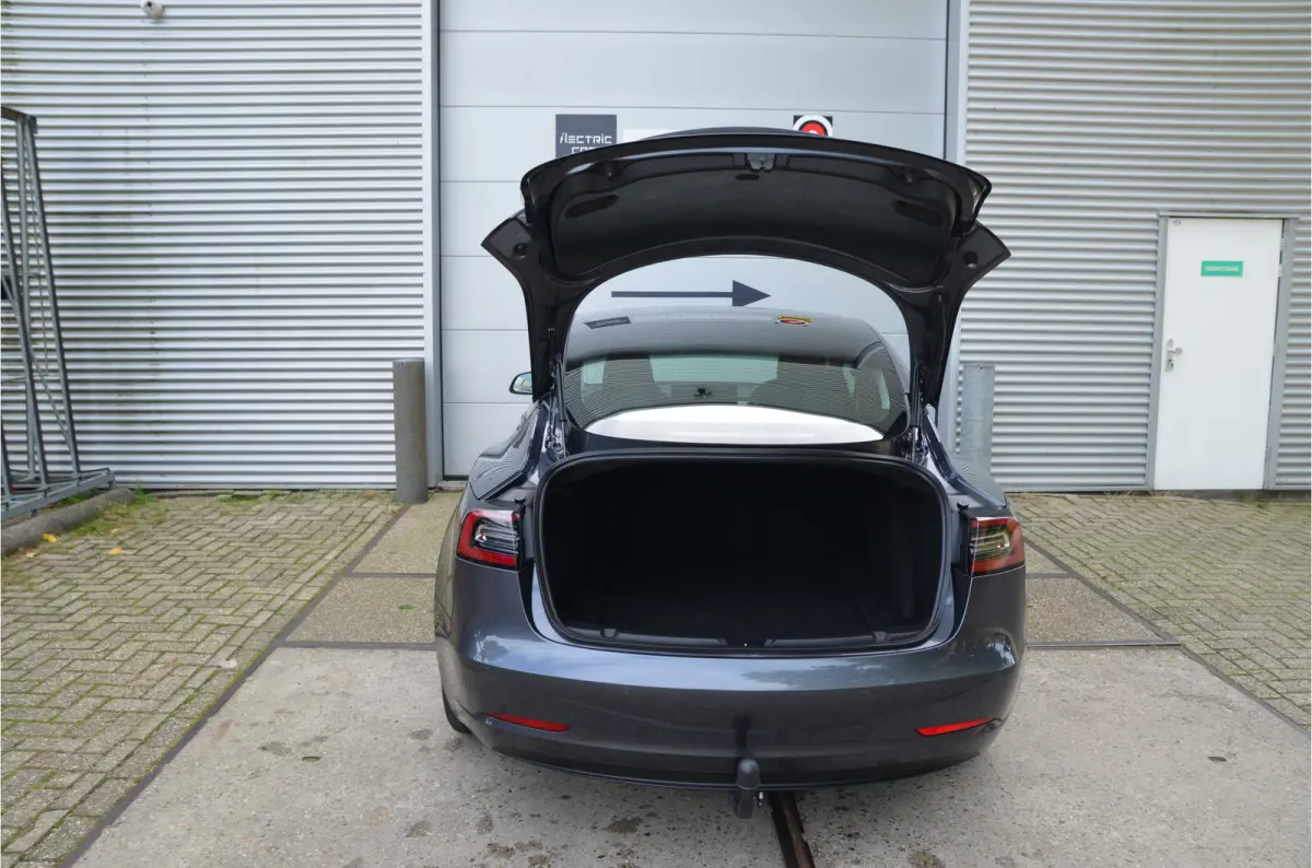 Long Range AWD 75 kWh Trekhaak (1.000kg), AutoPilot3.0