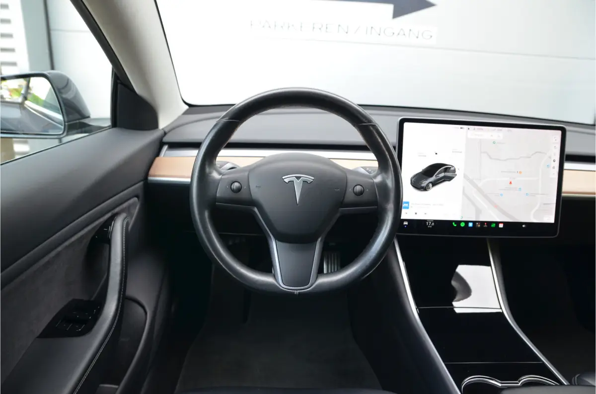 Long Range AWD 75 kWh Trekhaak (1.000kg), AutoPilot3.0