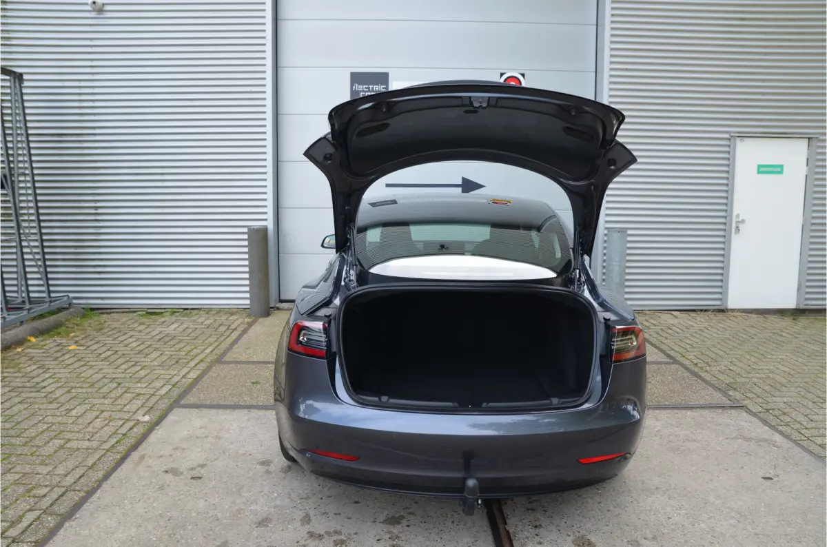 Long Range AWD 75 kWh Trekhaak (1.000kg), SOH 88,9%, AutoPilot3.0