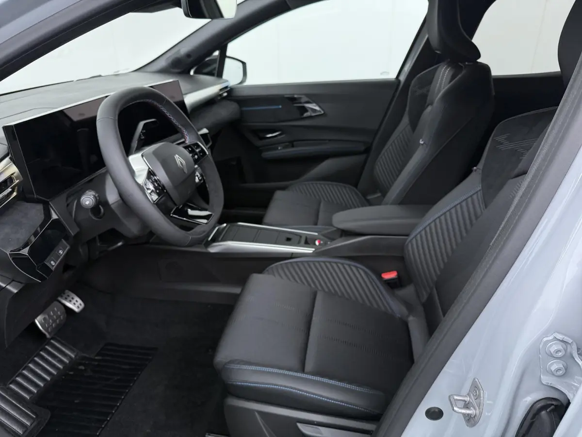 esprit Alpine full hybrid E-Tech 160 pk | pack winter & parking met verwarmbare stoelen | verlenging connected services openR link met twee jaar |