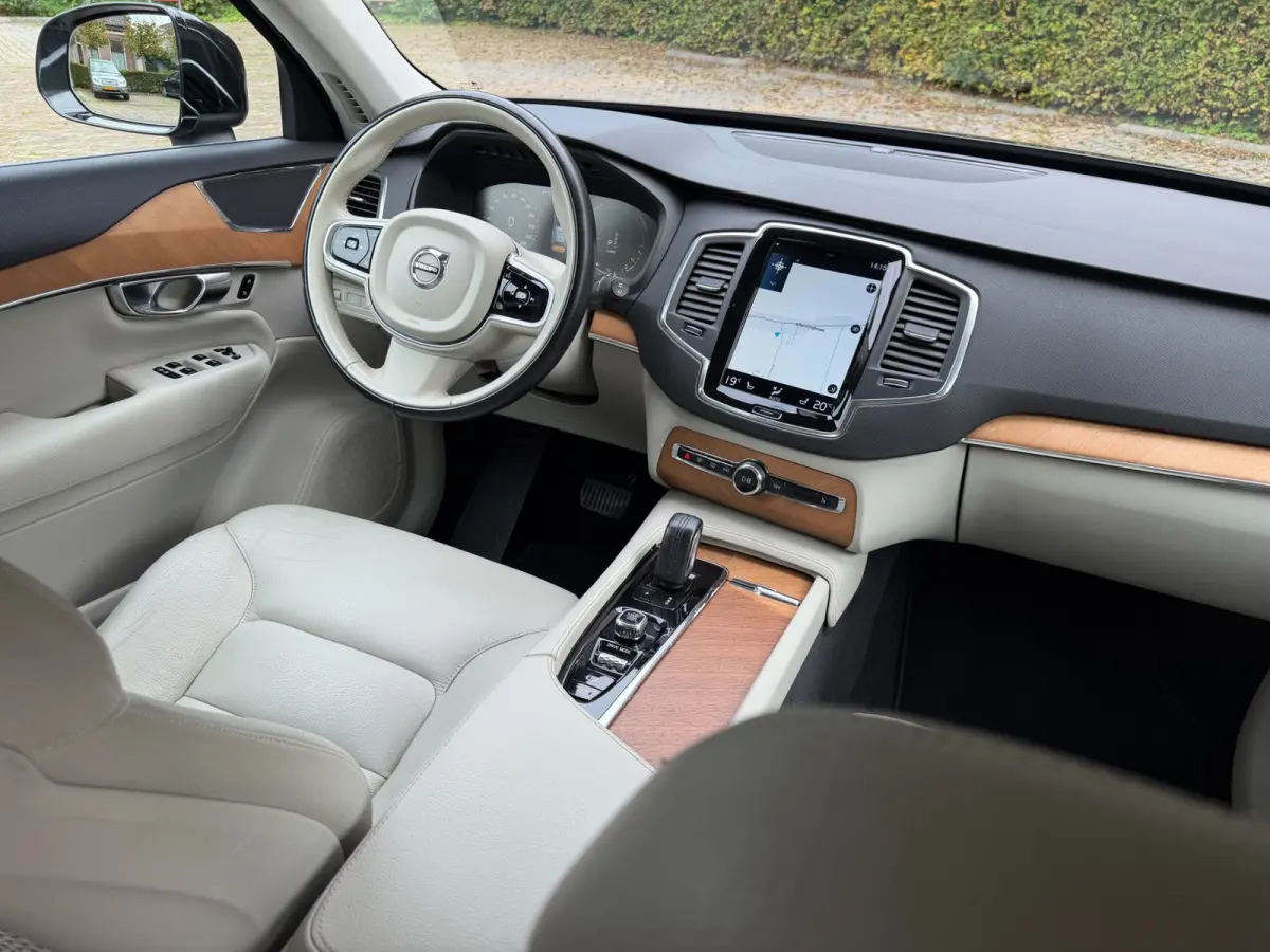 2.0 T8 Recharge AWD Inscription Expression, Trekhaak, Beige Leder