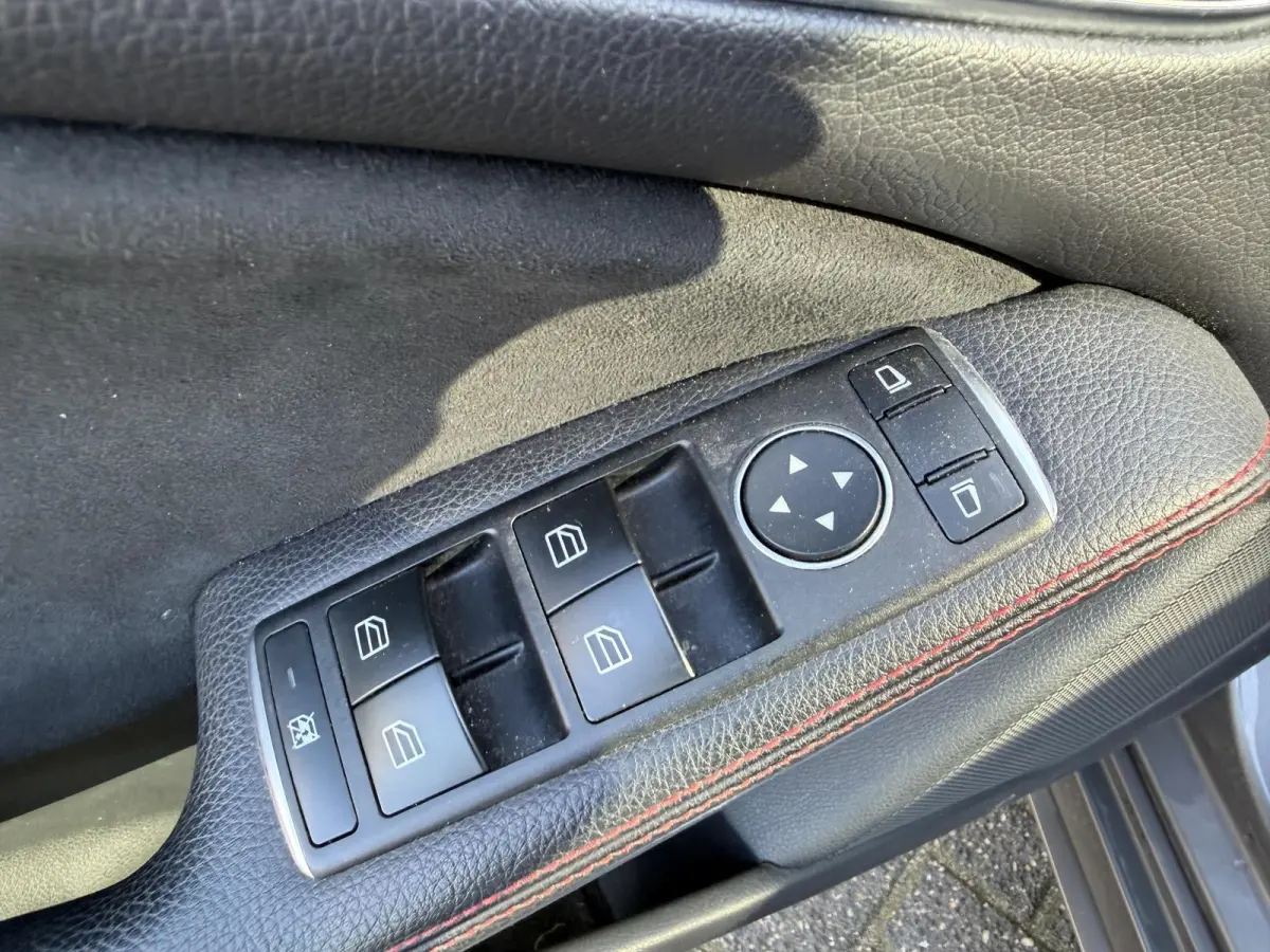 180 AMG | Panoramadak | Camera | Navigatie | Carplay | Stoelverwarming |