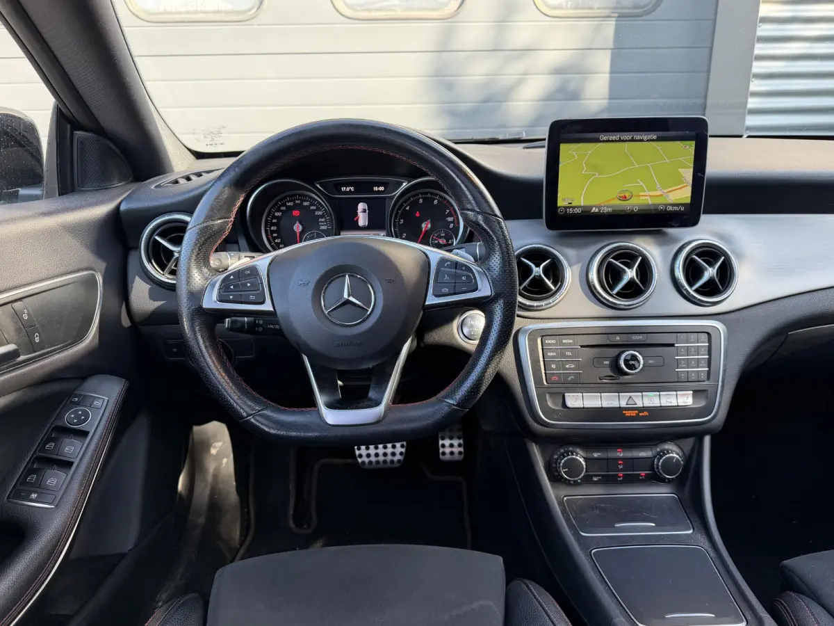 180 AMG | Panoramadak | Camera | Navigatie | Carplay | Stoelverwarming |
