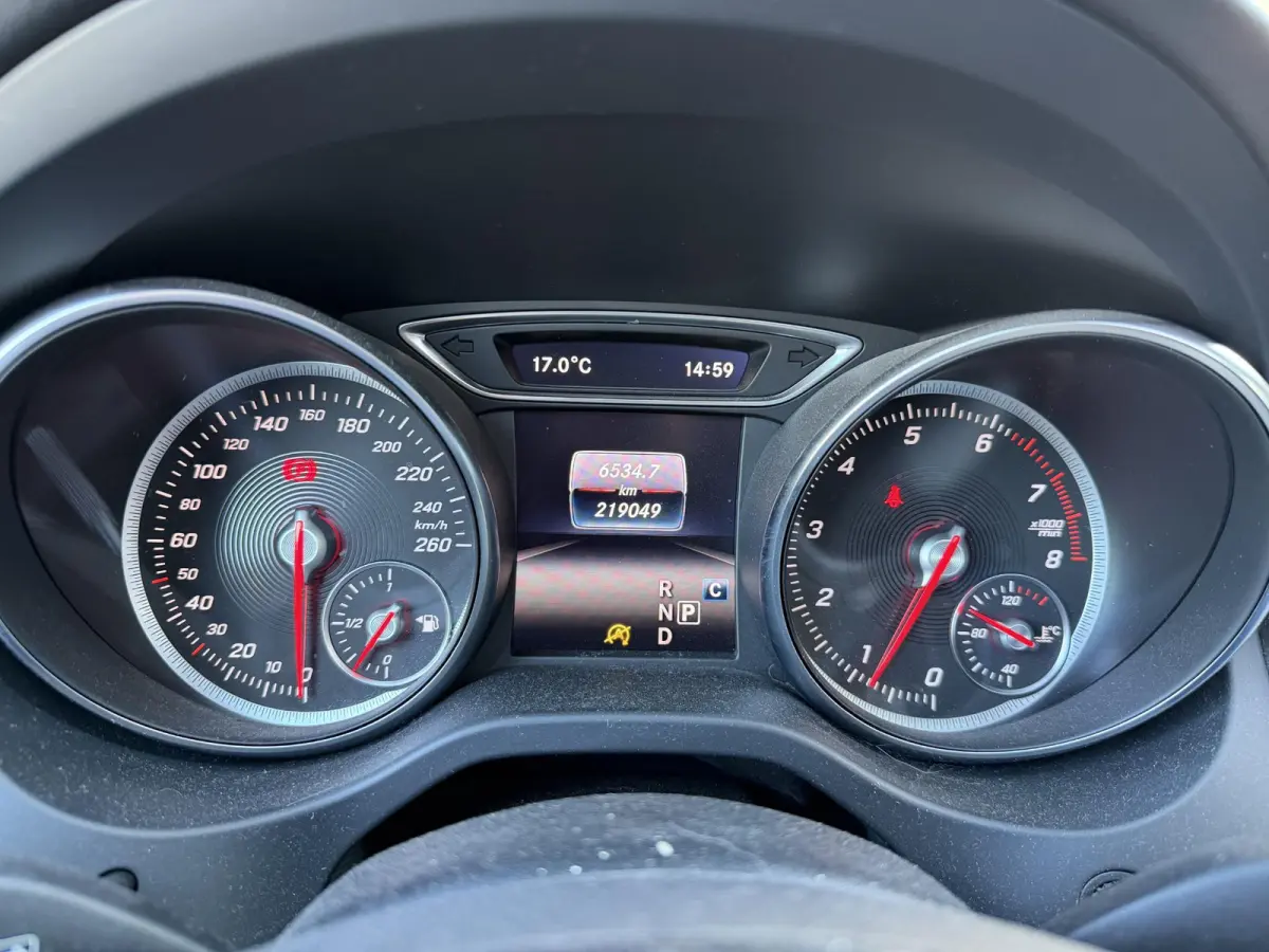 180 AMG | Panoramadak | Camera | Navigatie | Carplay | Stoelverwarming |