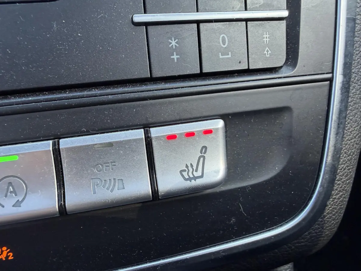 180 AMG | Panoramadak | Camera | Navigatie | Carplay | Stoelverwarming |