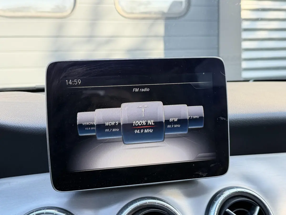 180 AMG | Panoramadak | Camera | Navigatie | Carplay | Stoelverwarming |