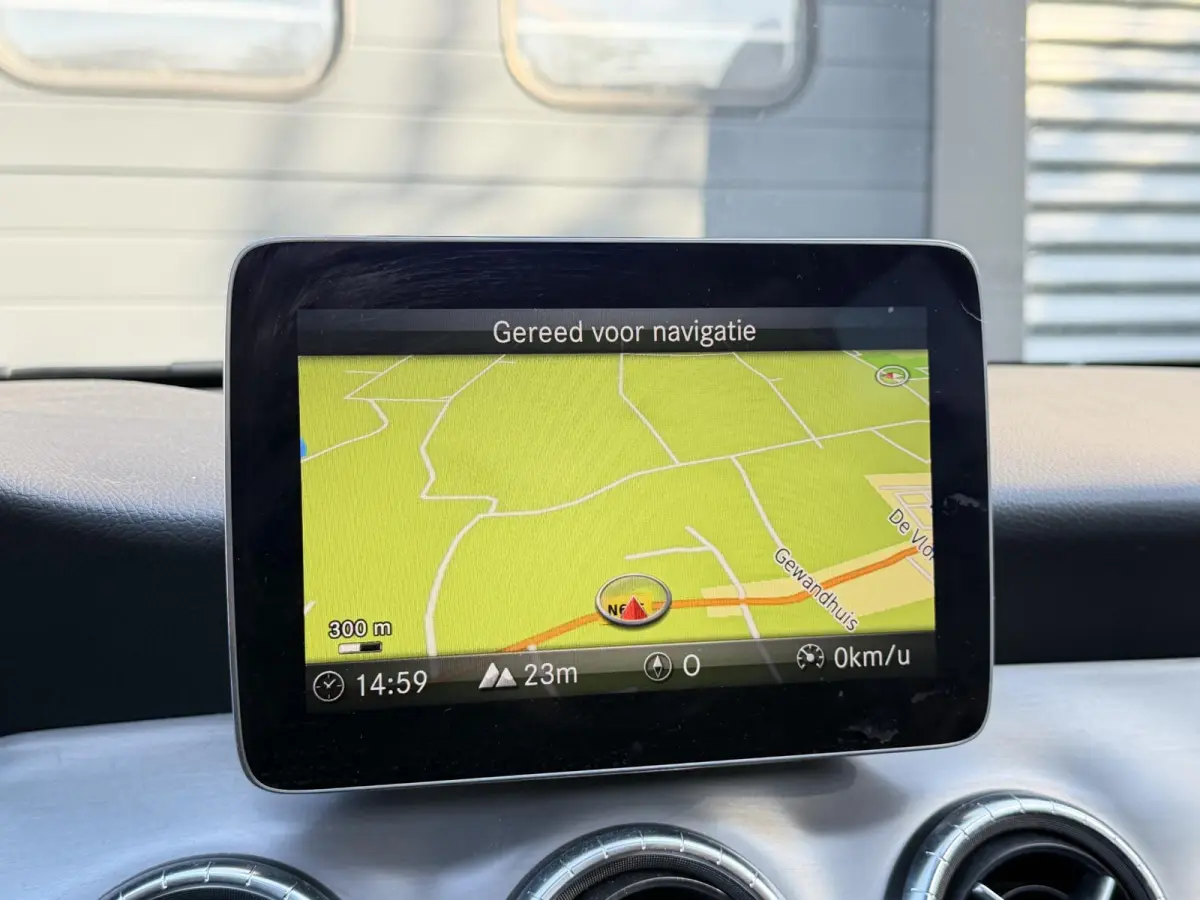 180 AMG | Panoramadak | Camera | Navigatie | Carplay | Stoelverwarming |