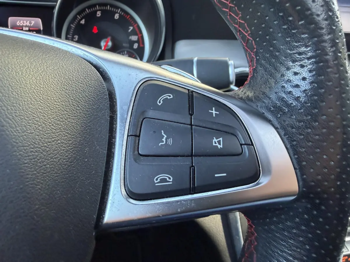 180 AMG | Panoramadak | Camera | Navigatie | Carplay | Stoelverwarming |
