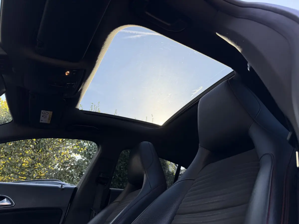 180 AMG | Panoramadak | Camera | Navigatie | Carplay | Stoelverwarming |