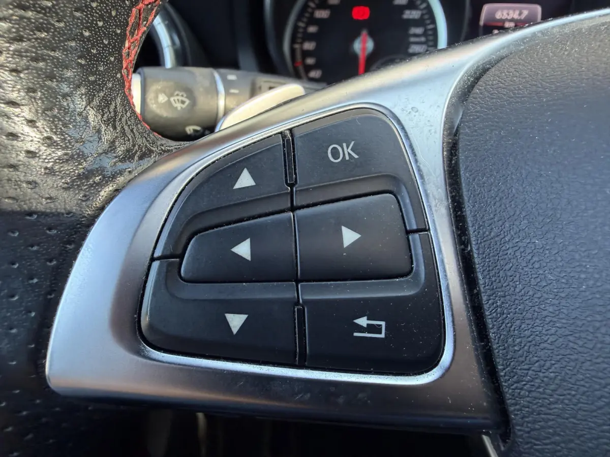 180 AMG | Panoramadak | Camera | Navigatie | Carplay | Stoelverwarming |
