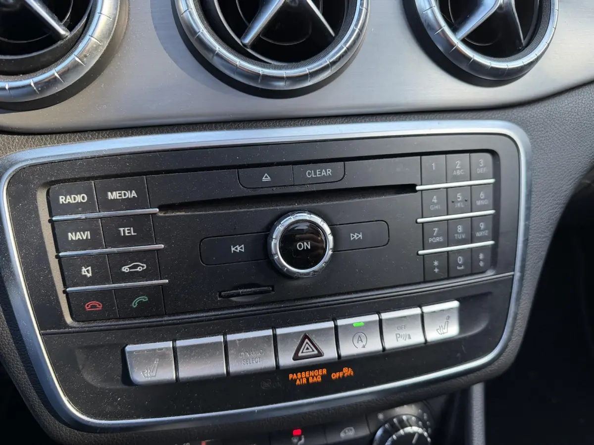 180 AMG | Panoramadak | Camera | Navigatie | Carplay | Stoelverwarming |