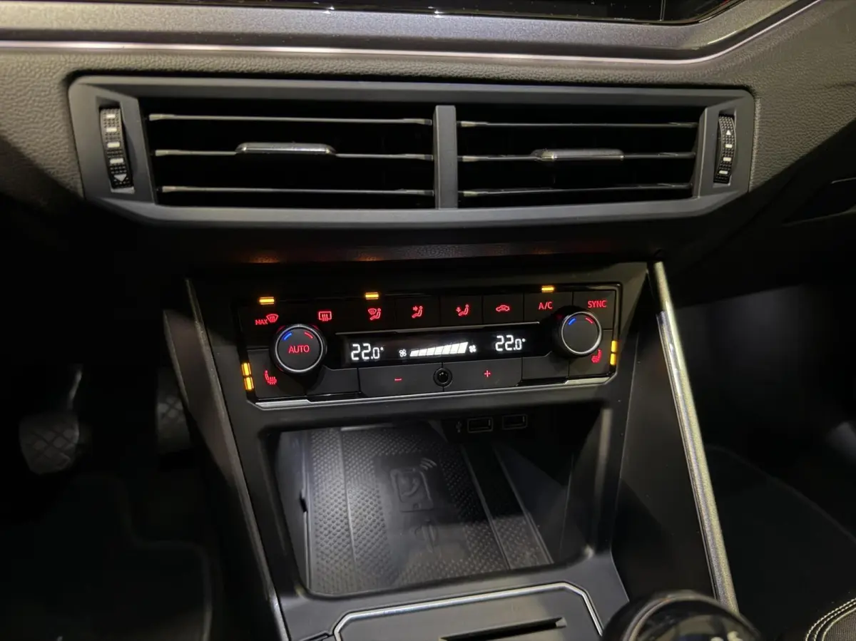 1.0 TSI R-line Virtual LED Stoelverwarming