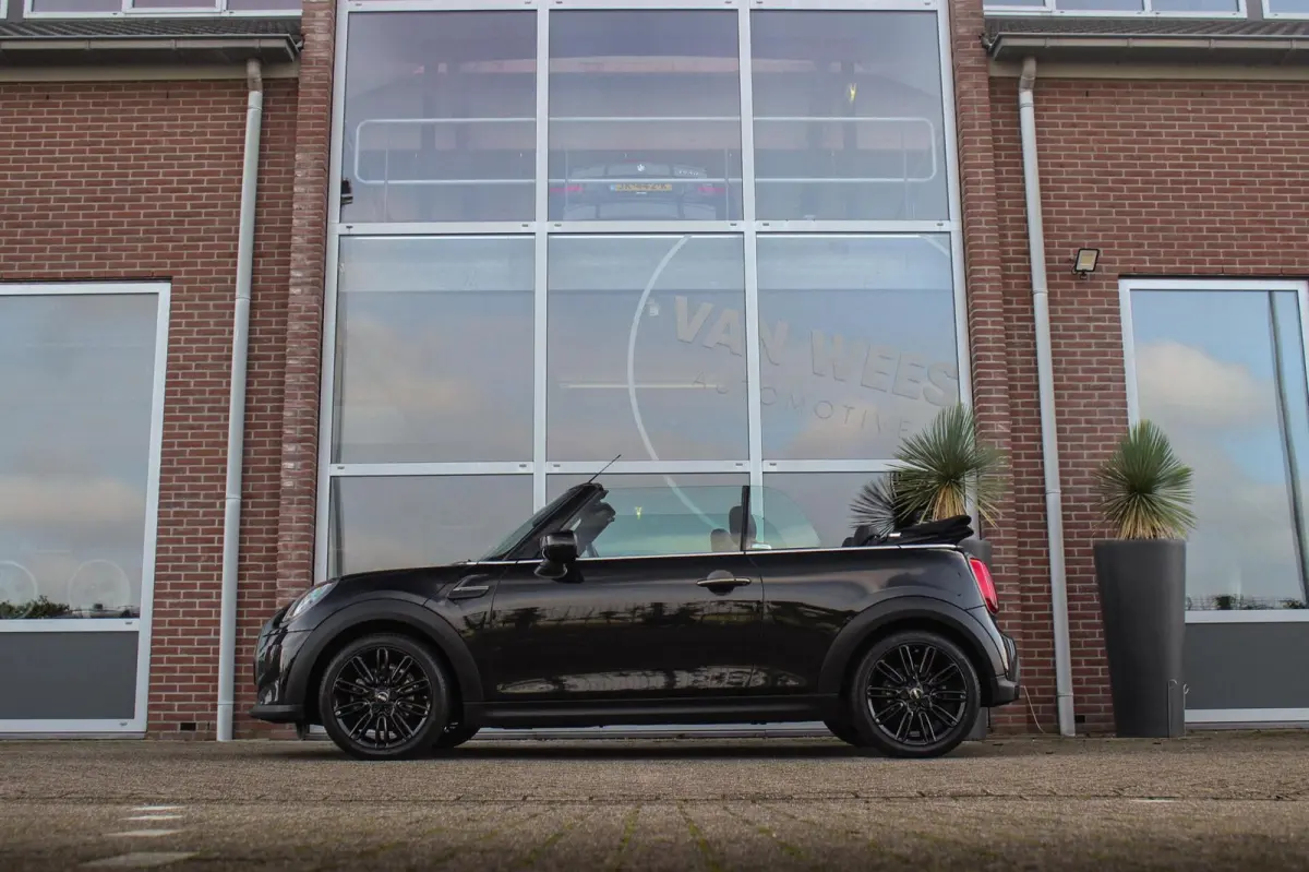 1.5 Classic | 1e eigenaar | Driving Assistant | Apple Carplay | Sportstoelen | Cruise control | Sportstuur | Keyless entry | Stoelverwarming | DAB | Navigatie | PDC