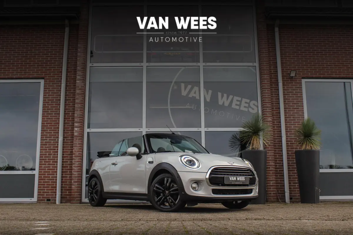 MINI Cooper Cabrio 2018 Benzine Handgeschakeld leasen