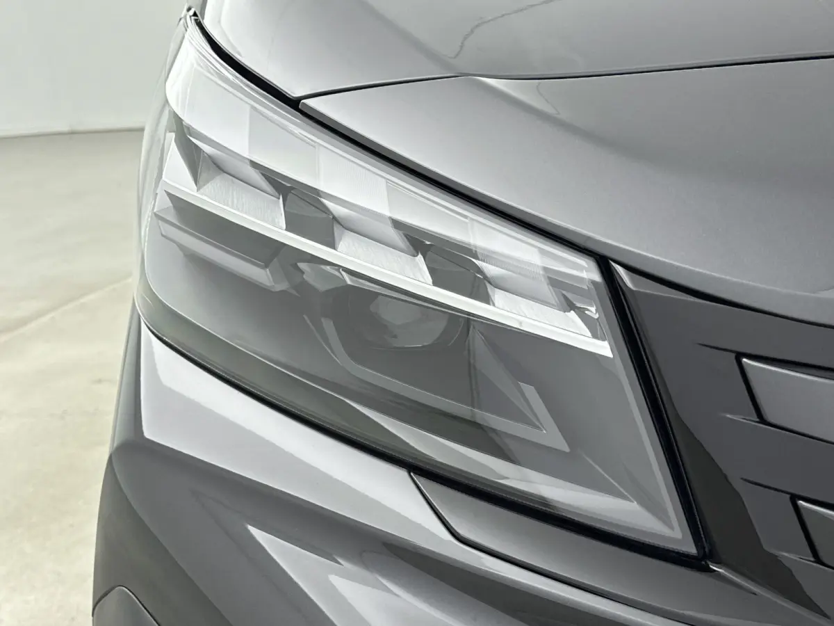 Long 75 kWh 136pk 8-persoons | Lage kilometerstand! | Navigatie | Achteruitrijcamera | Adaptieve Cruise Control | Climate Control | Parkeersensoren v+a | Stuurverwarming | Apple Carplay / An