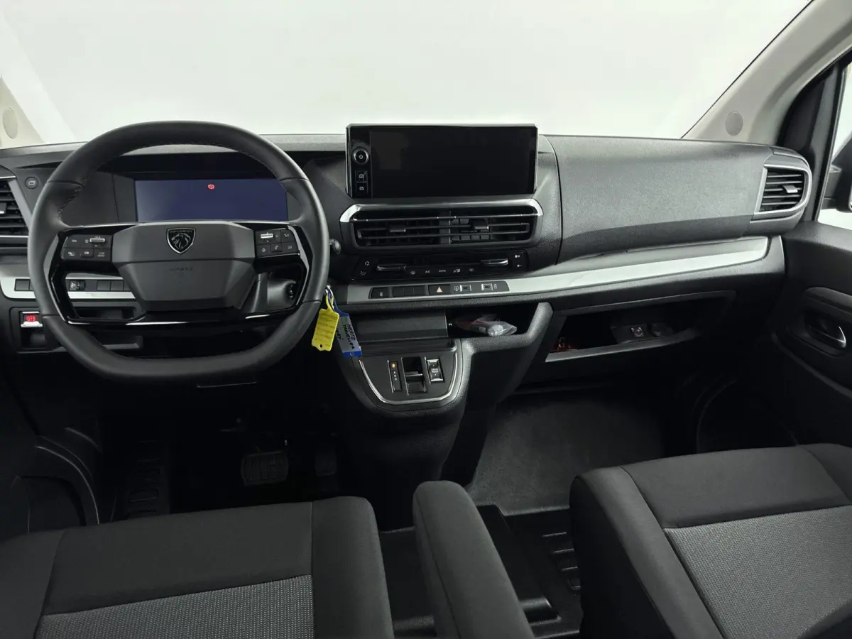 Long 75 kWh 136pk 8-persoons | Lage kilometerstand! | Navigatie | Achteruitrijcamera | Adaptieve Cruise Control | Climate Control | Parkeersensoren v+a | Stuurverwarming | Apple Carplay / An
