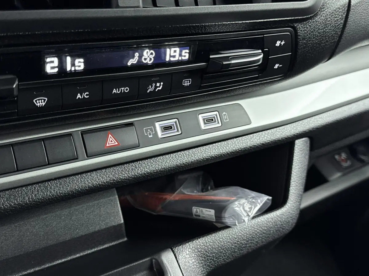 Long L3 75 kWh 136pk 8-persoons | Lage kilometerstand! | Nieuwprijs €70.000! | Navigatie | Achteruitrijcamera | Adaptieve Cruise Control | Climate Control | Parkeersensoren v+a | Stuurverw