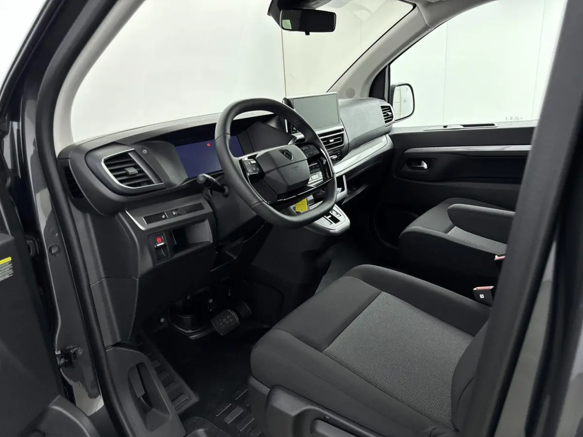 Long 75 kWh 136pk 8-persoons | Lage kilometerstand! | Navigatie | Achteruitrijcamera | Adaptieve Cruise Control | Climate Control | Parkeersensoren v+a | Stuurverwarming | Apple Carplay / An