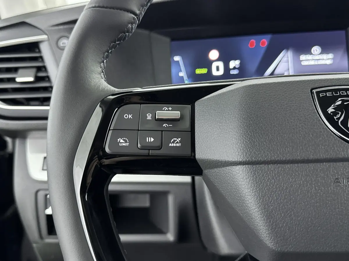 Long 75 kWh 136pk 8-persoons | Lage kilometerstand! | Navigatie | Achteruitrijcamera | Adaptieve Cruise Control | Climate Control | Parkeersensoren v+a | Stuurverwarming | Apple Carplay / An