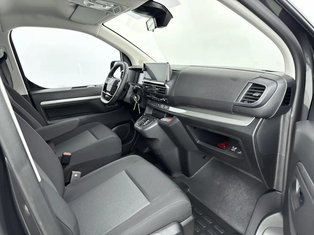 Long 75 kWh 136pk 8-persoons | Lage kilometerstand! | Navigatie | Achteruitrijcamera | Adaptieve Cruise Control | Climate Control | Parkeersensoren v+a | Stuurverwarming | Apple Carplay / An