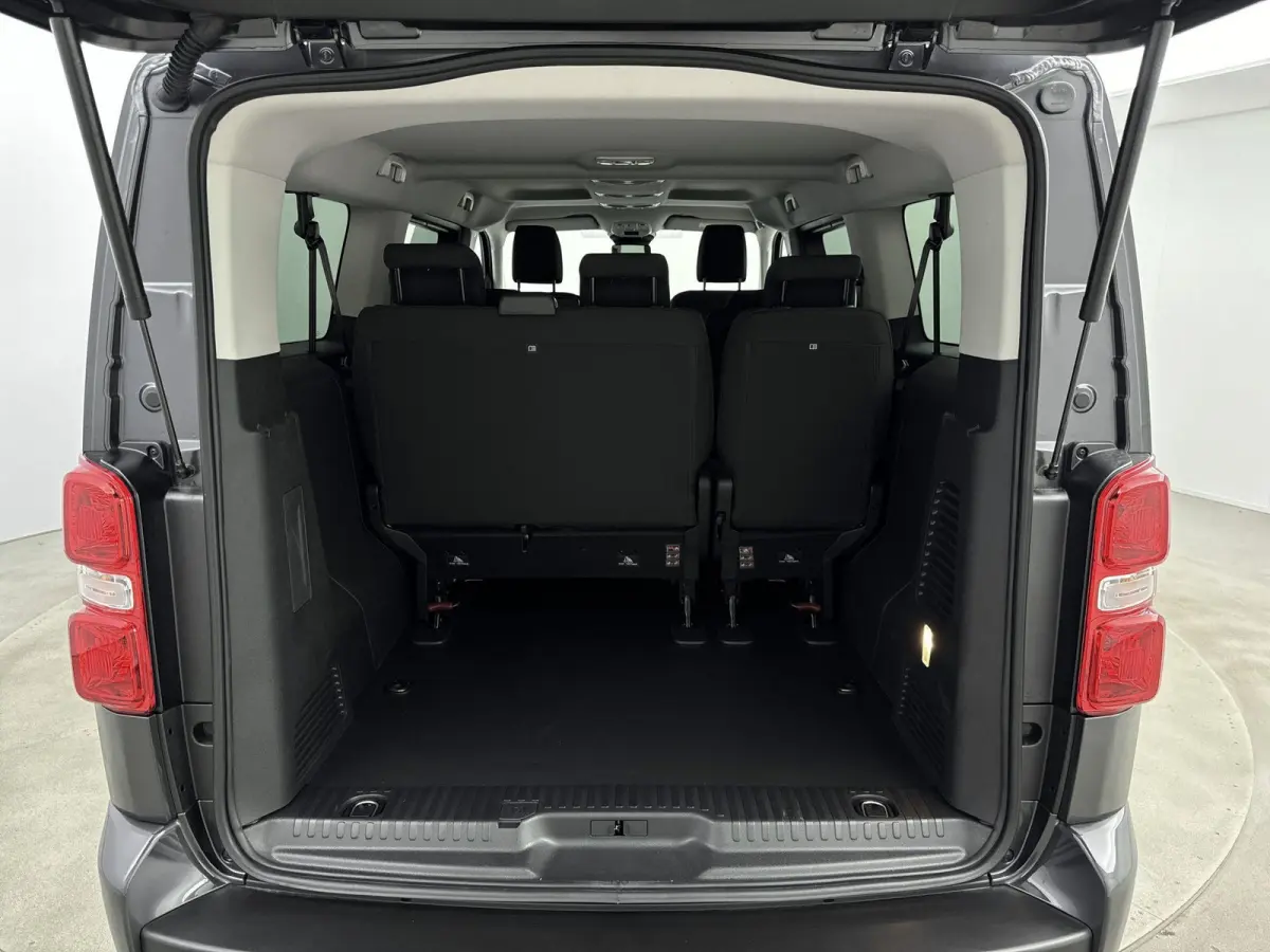 Long 75 kWh 136pk 8-persoons | Lage kilometerstand! | Navigatie | Achteruitrijcamera | Adaptieve Cruise Control | Climate Control | Parkeersensoren v+a | Stuurverwarming | Apple Carplay / An