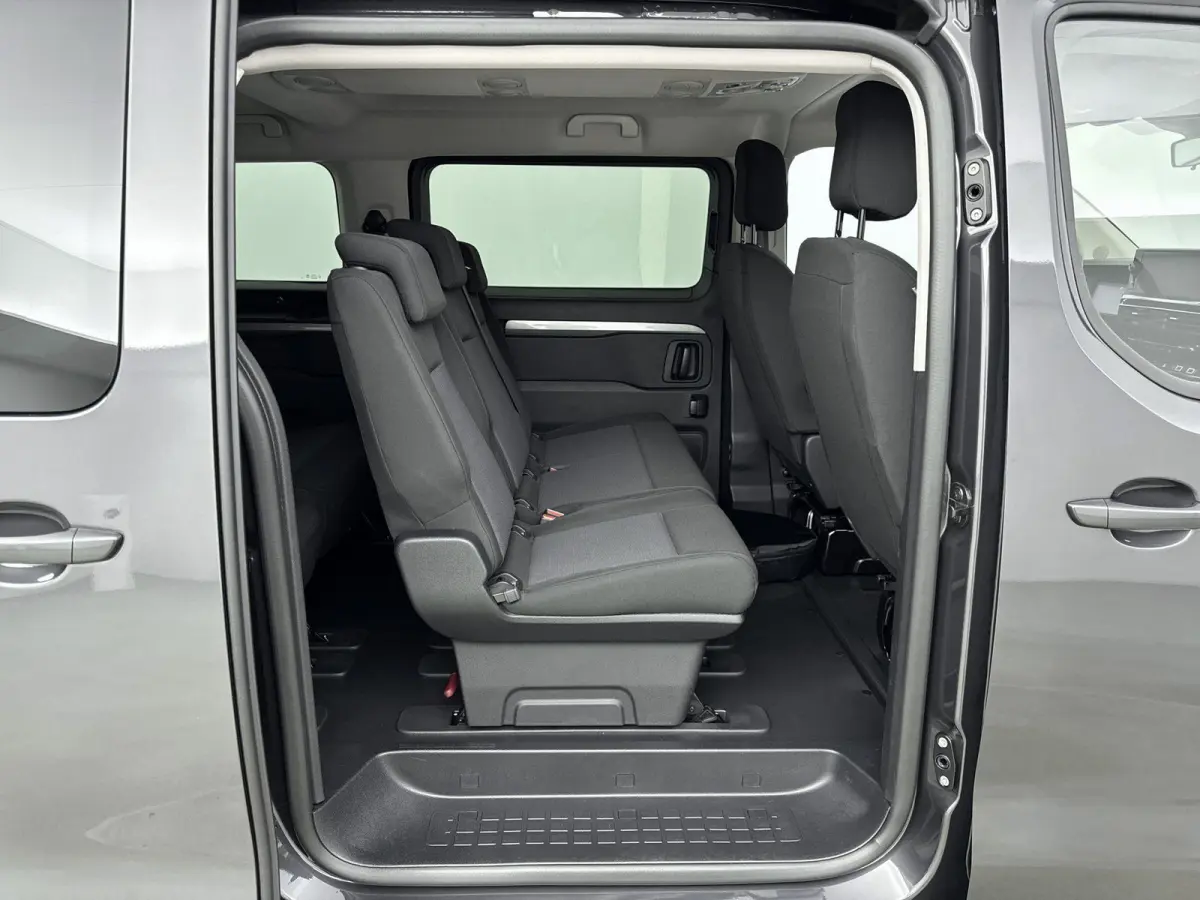 Long 75 kWh 136pk 8-persoons | Lage kilometerstand! | Navigatie | Achteruitrijcamera | Adaptieve Cruise Control | Climate Control | Parkeersensoren v+a | Stuurverwarming | Apple Carplay / An