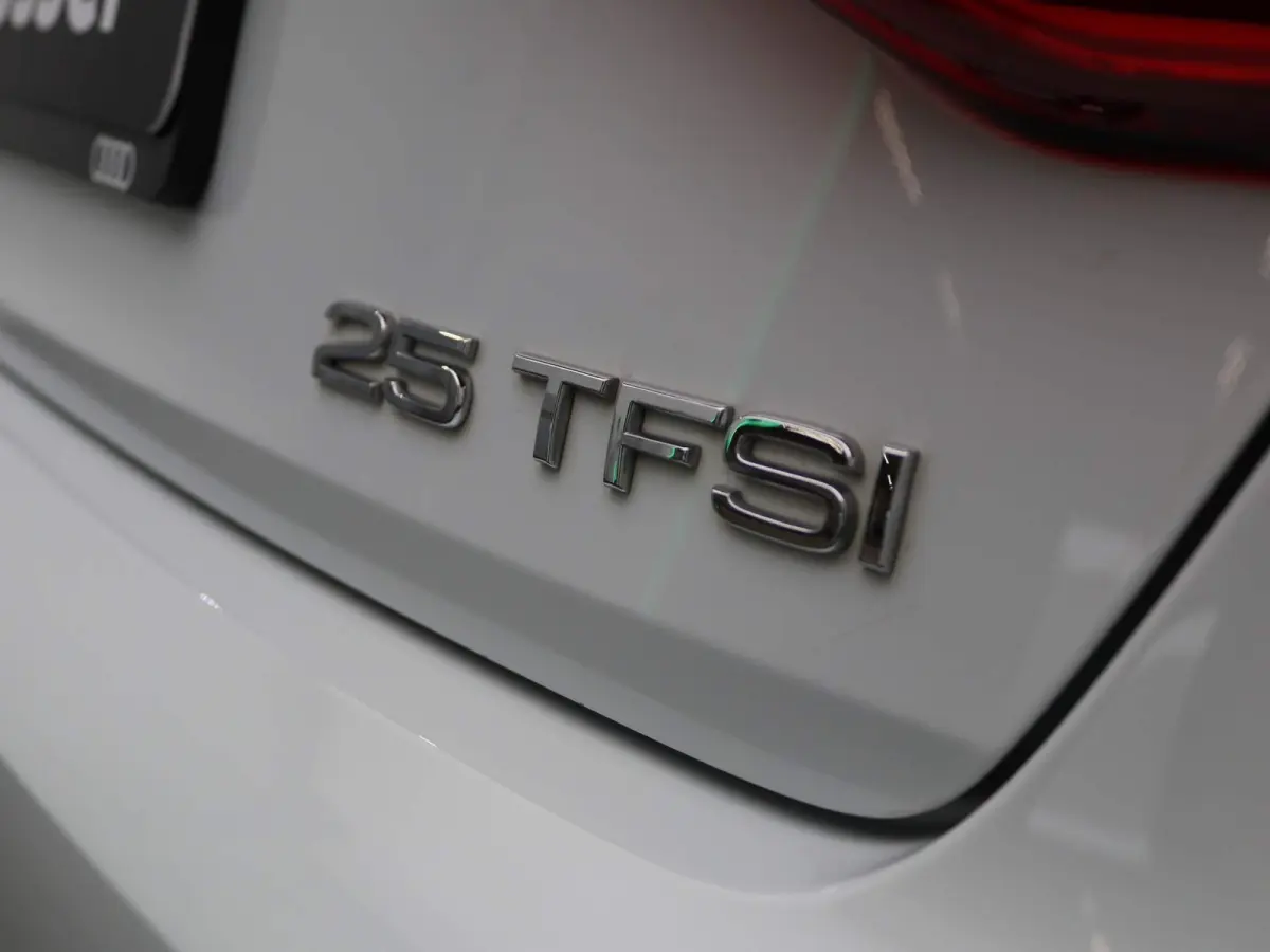 25 TFSI Pro Line Automaat | DAB | Virtual Cockpit | Cruise Control | Climate Control | Navigatie | Elektrisch inklapbare buitenspiegels | Parkeersensoren V+A |