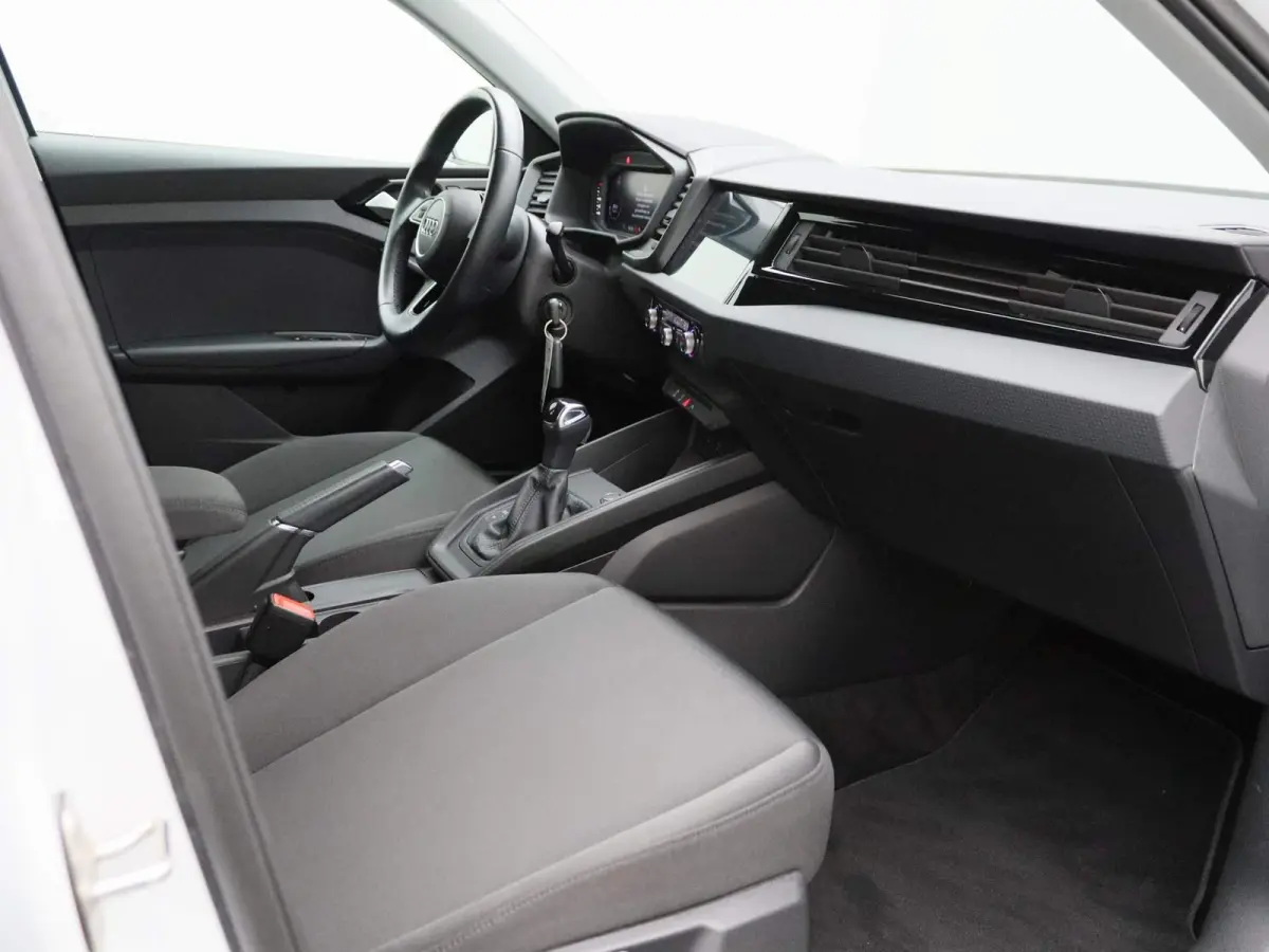25 TFSI Pro Line Automaat | DAB | Virtual Cockpit | Cruise Control | Climate Control | Navigatie | Elektrisch inklapbare buitenspiegels | Parkeersensoren V+A |