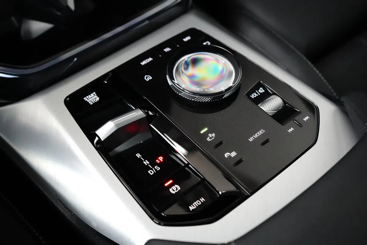 30e xDrive | M-SPORT | 360° CAMERA | PANODAK | ADAPTIVE CRUISE | ELEKTR. STOEL INCL MEMORY | PREMIUM AUDIO | STOELVERWARMING | DODE HOEK
