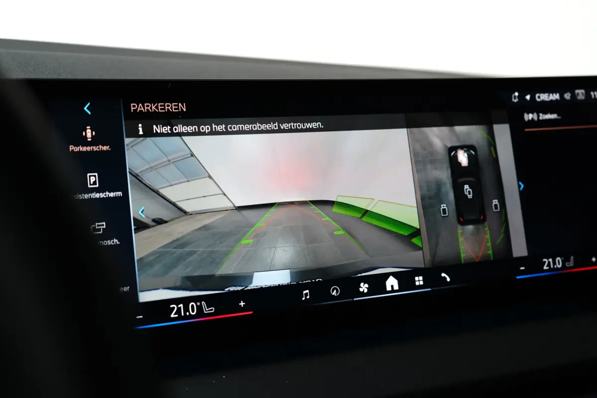 30e xDrive | M-SPORT | 360° CAMERA | PANODAK | ADAPTIVE CRUISE | ELEKTR. STOEL INCL MEMORY | PREMIUM AUDIO | STOELVERWARMING | DODE HOEK